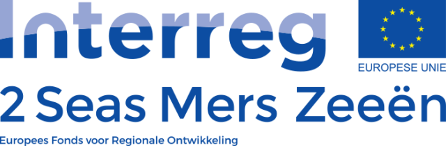 Blauwe letters en vlag Europese Unie, logo Interreg subsidie